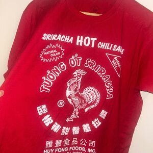 Official Sriracha Hot Chili Sauce Graphic Tee – Red, Size L